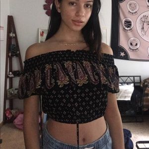 Off the shoulder crop